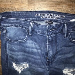 AMERICAN EAGLE RIPPED SKINNY JEANS
